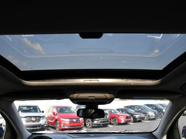 Used 2023 GMC Acadia SLT w/ Technology Package FWD image 32