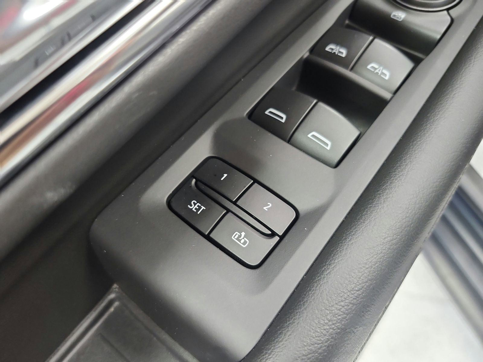 Used 2024 GMC Yukon XL SLT image 24