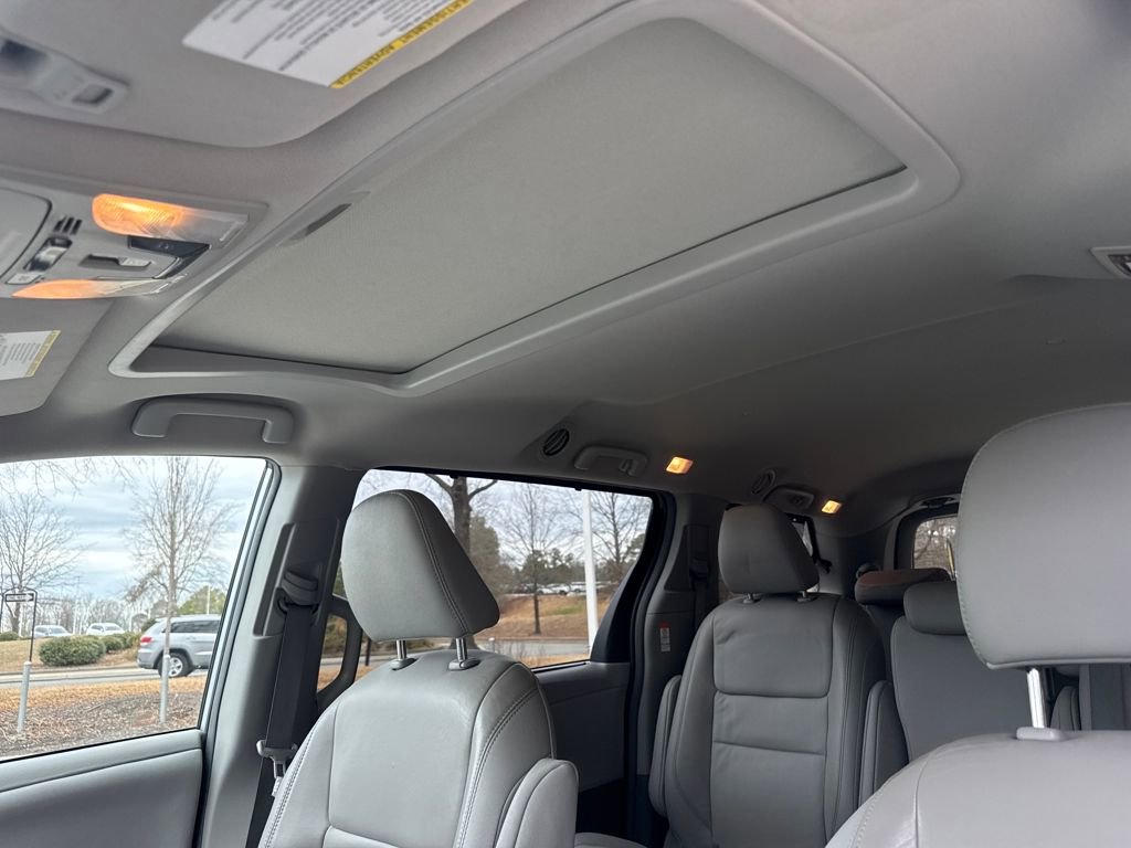Used 2019 Toyota Sienna XLE image 25