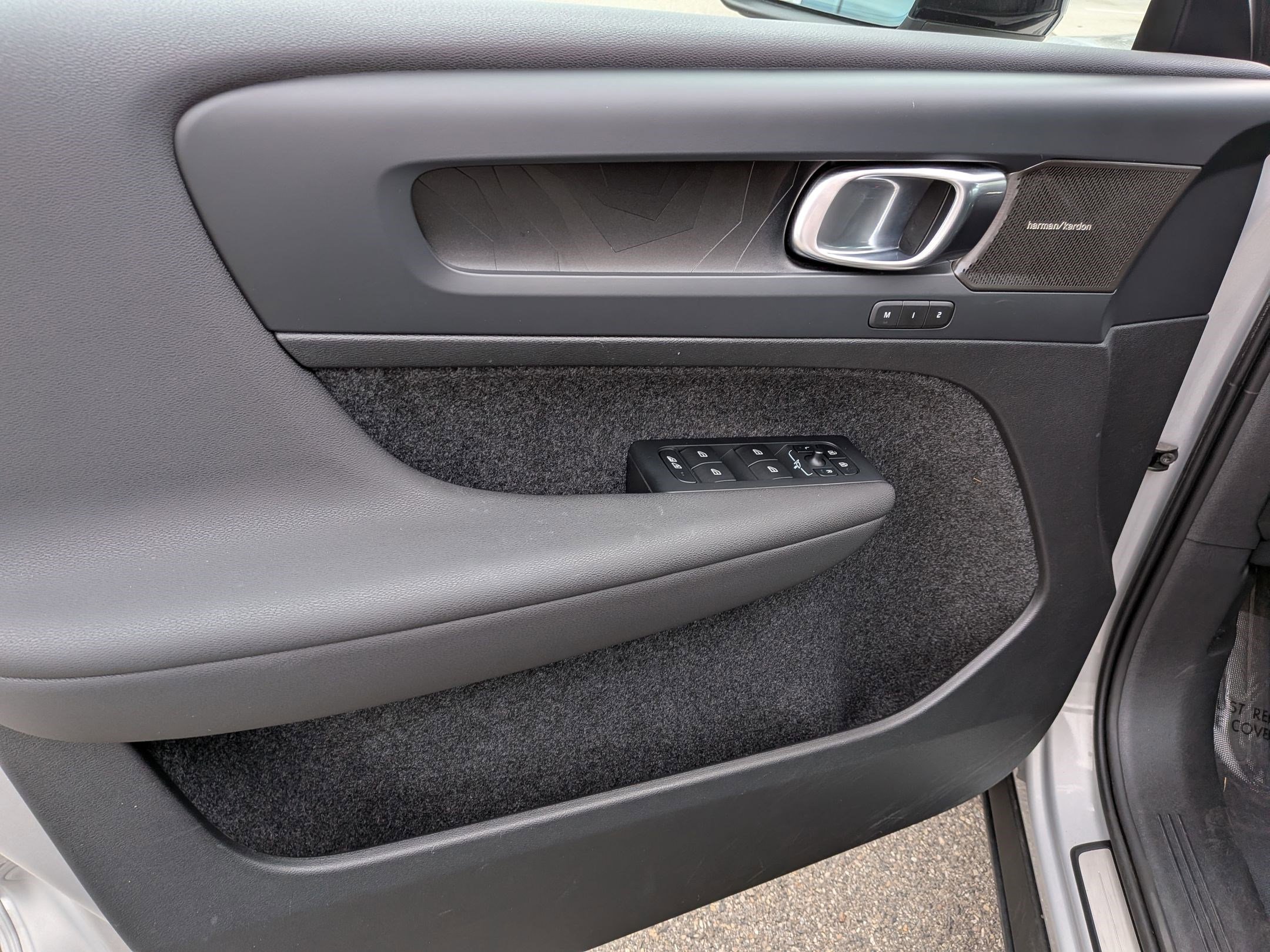 Certified 2023 Volvo C40 P8 Recharge Ultimate image 12