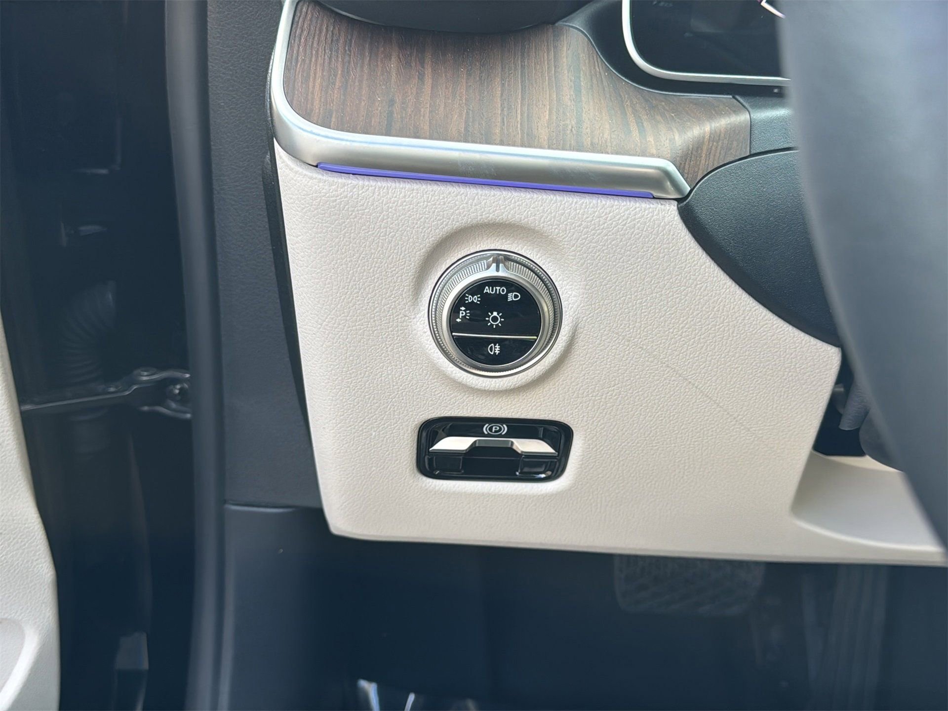 Certified 2025 Mercedes-Benz C 300 Sedan image 21