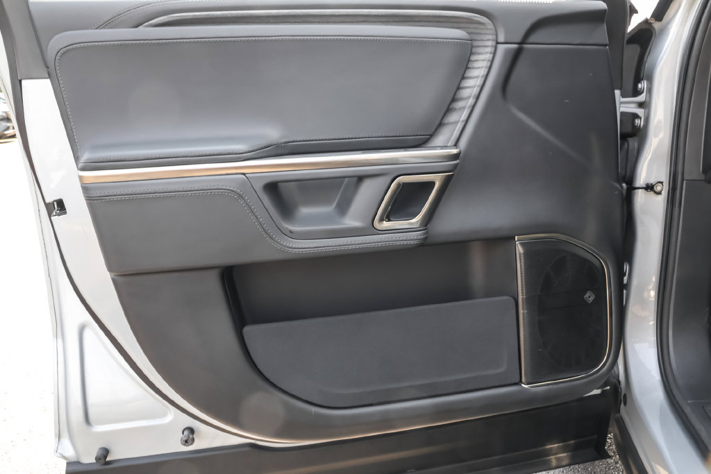 Used 2024 Rivian R1S Adventure Dual AWD/4WD image 26