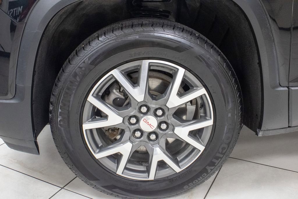 Used 2023 GMC Acadia SLE image 18