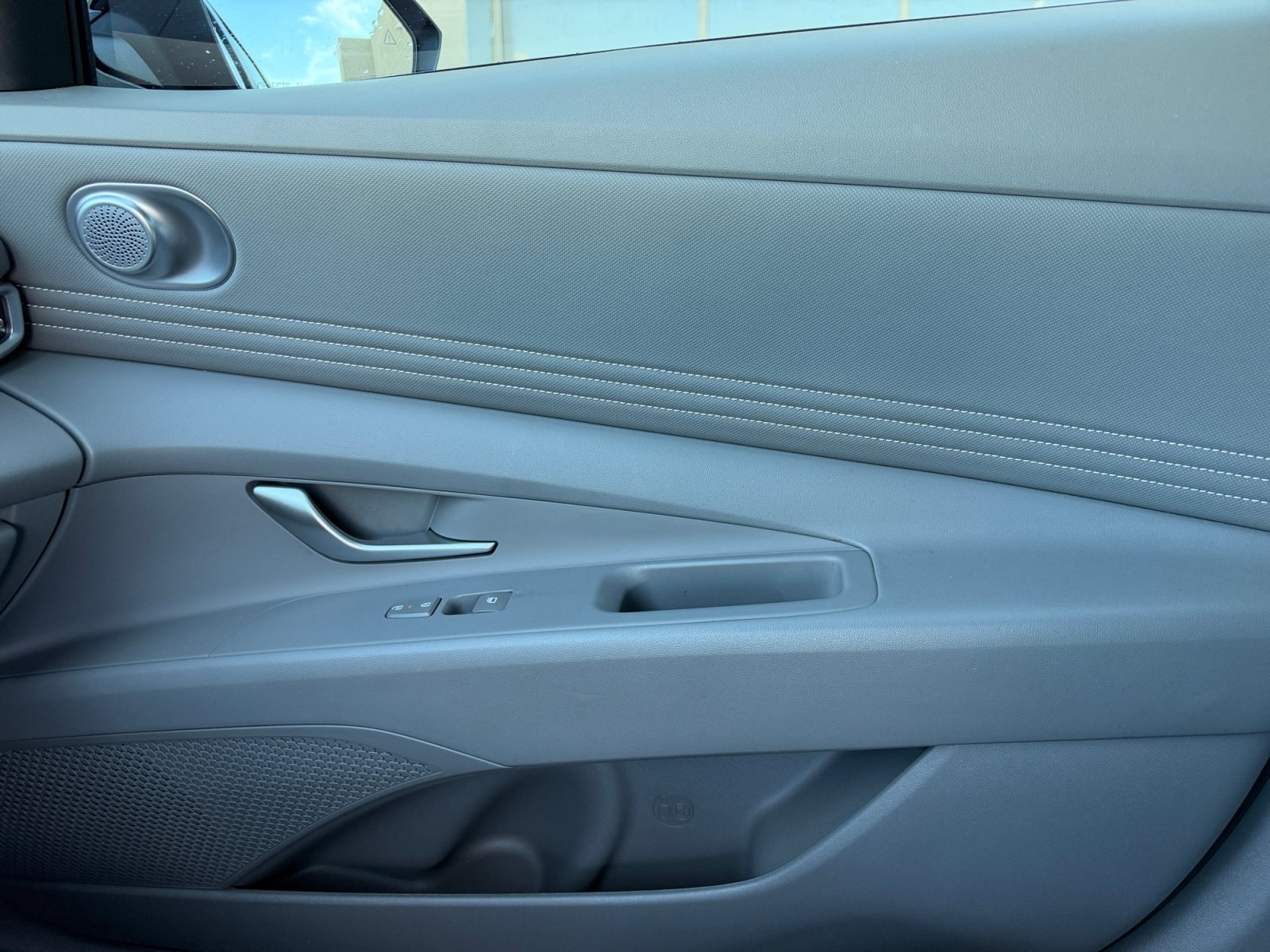 Certified 2025 Hyundai Elantra SEL FWD image 15