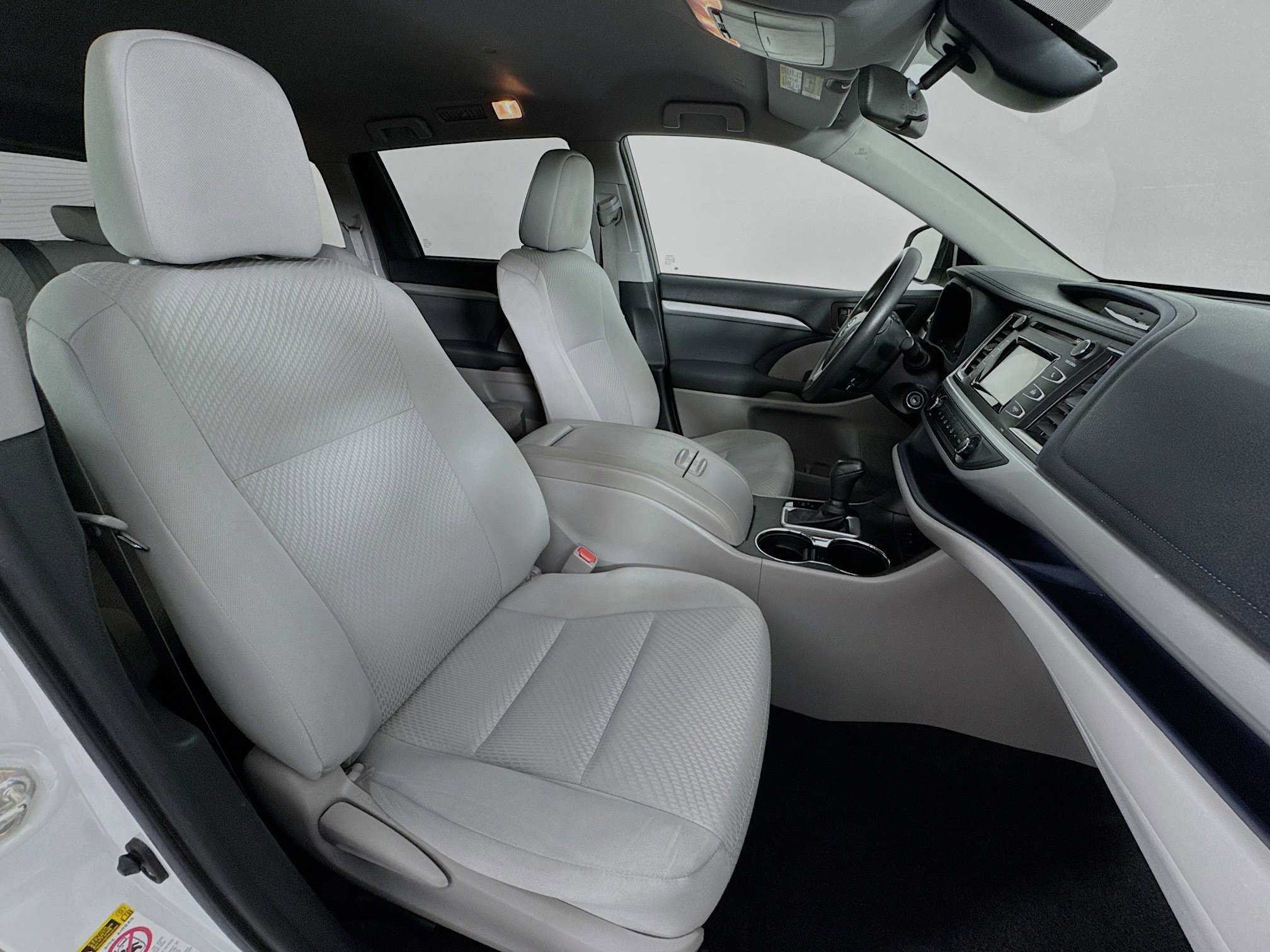 Used 2019 Toyota Highlander LE FWD image 27