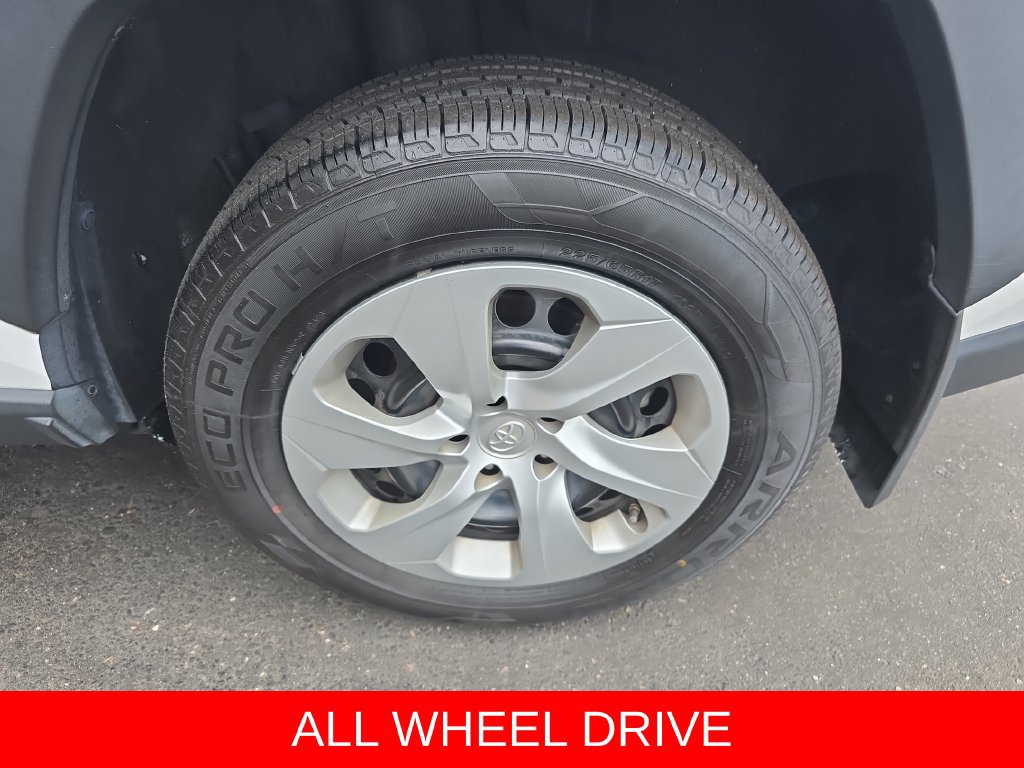 Used 2022 Toyota RAV4 LE AWD/4WD image 32