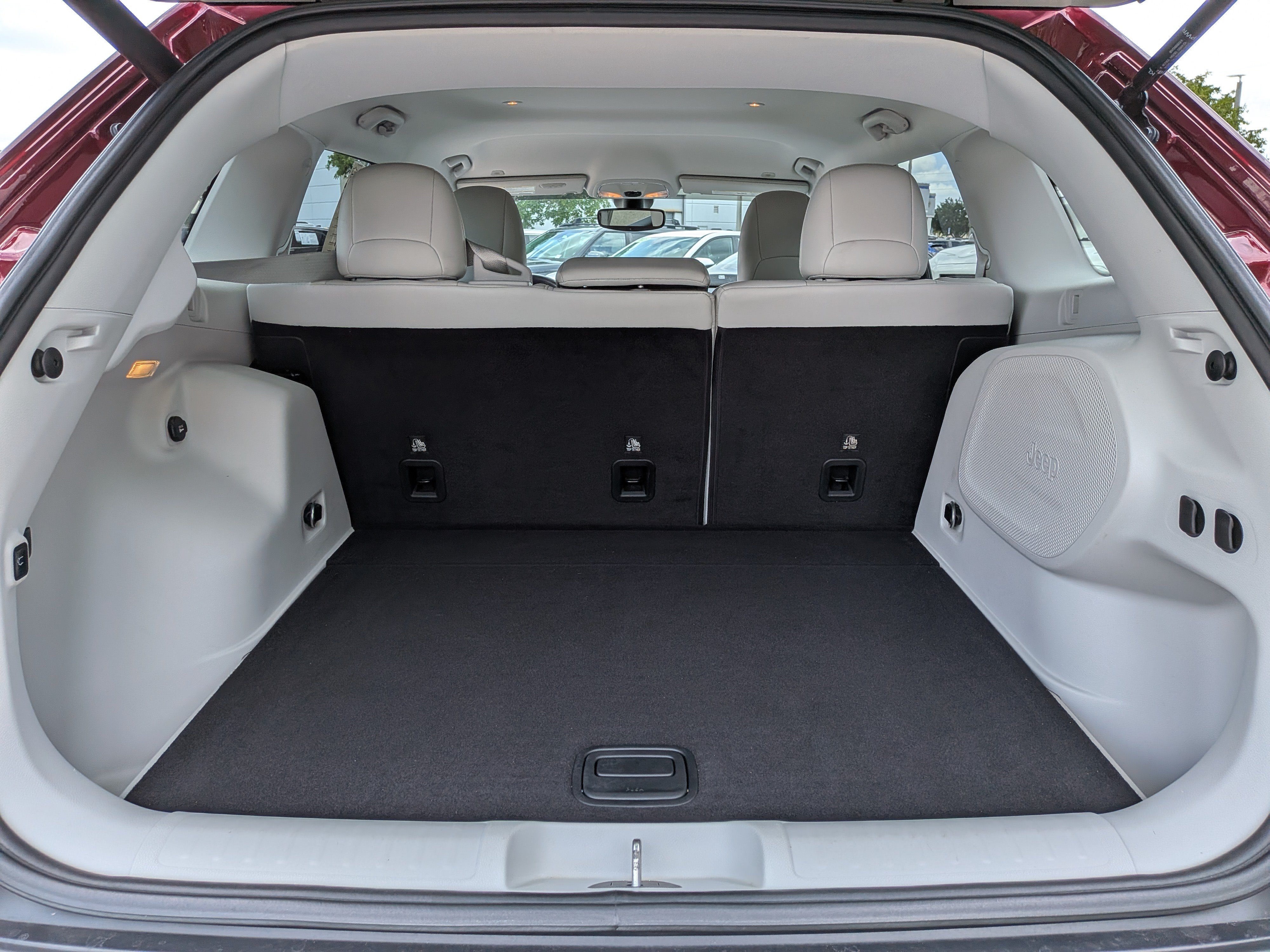 Used 2019 Jeep Cherokee Limited FWD image 13