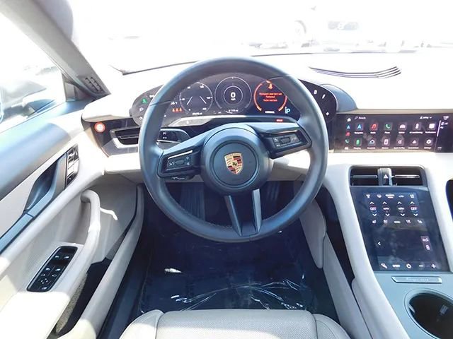 Used 2021 Porsche Taycan image 12
