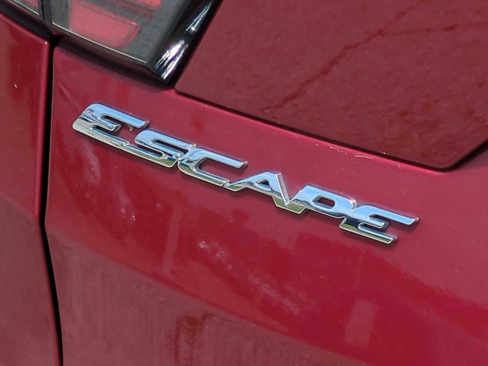Used 2018 Ford Escape Titanium w/ Ford Safe & Smart Package FWD image 33