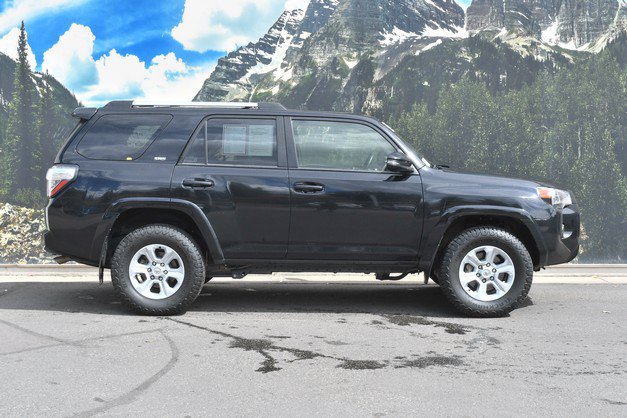 Certified 2024 Toyota 4Runner SR5 Premium w/ Moonroof Package AWD/4WD image 2