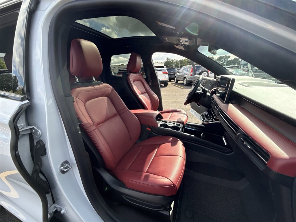 Certified 2025 Lincoln Corsair Reserve w/ Equipment Group 202A image 26