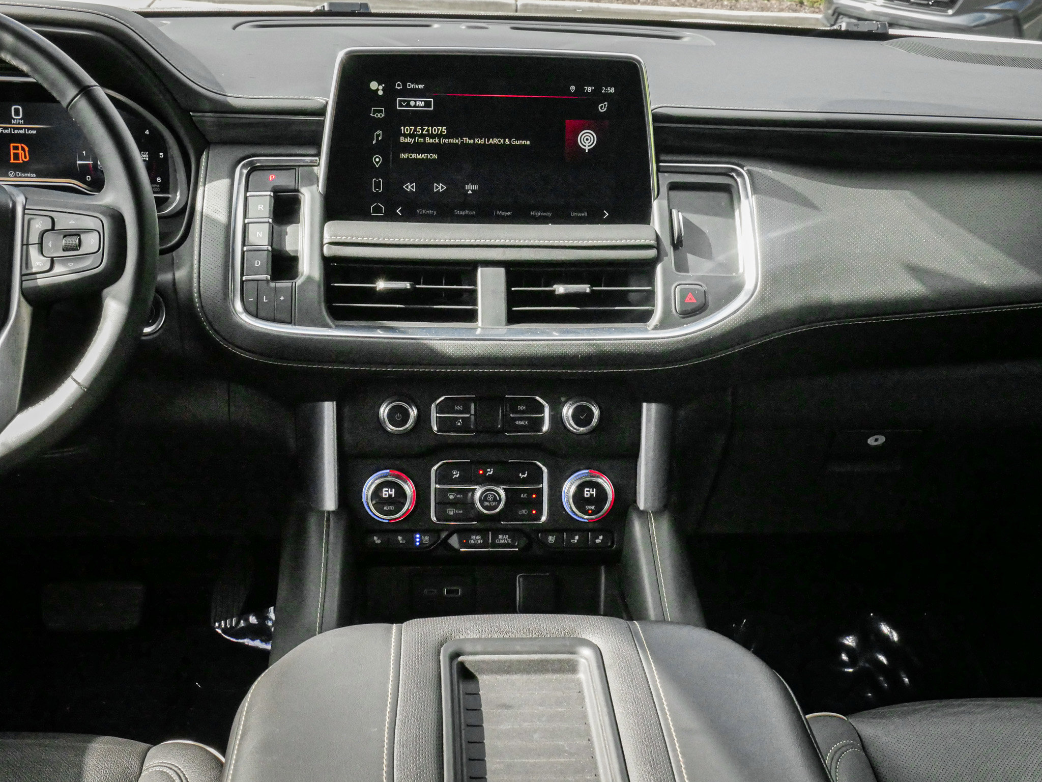 Used 2023 GMC Yukon XL SLT AWD/4WD image 30