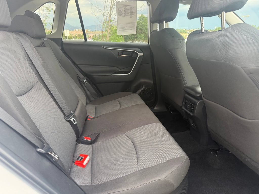 Used 2025 Toyota RAV4 XLE AWD/4WD image 27