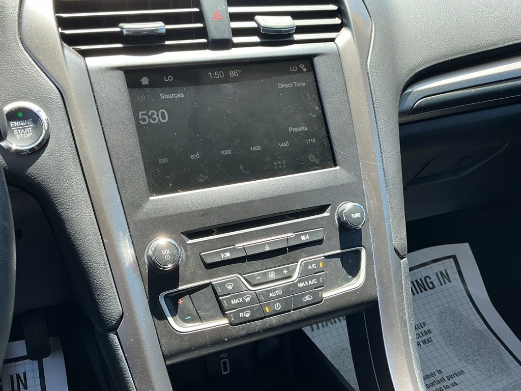 Used 2017 Ford Fusion SE w/ Equipment Group 201A FWD image 35