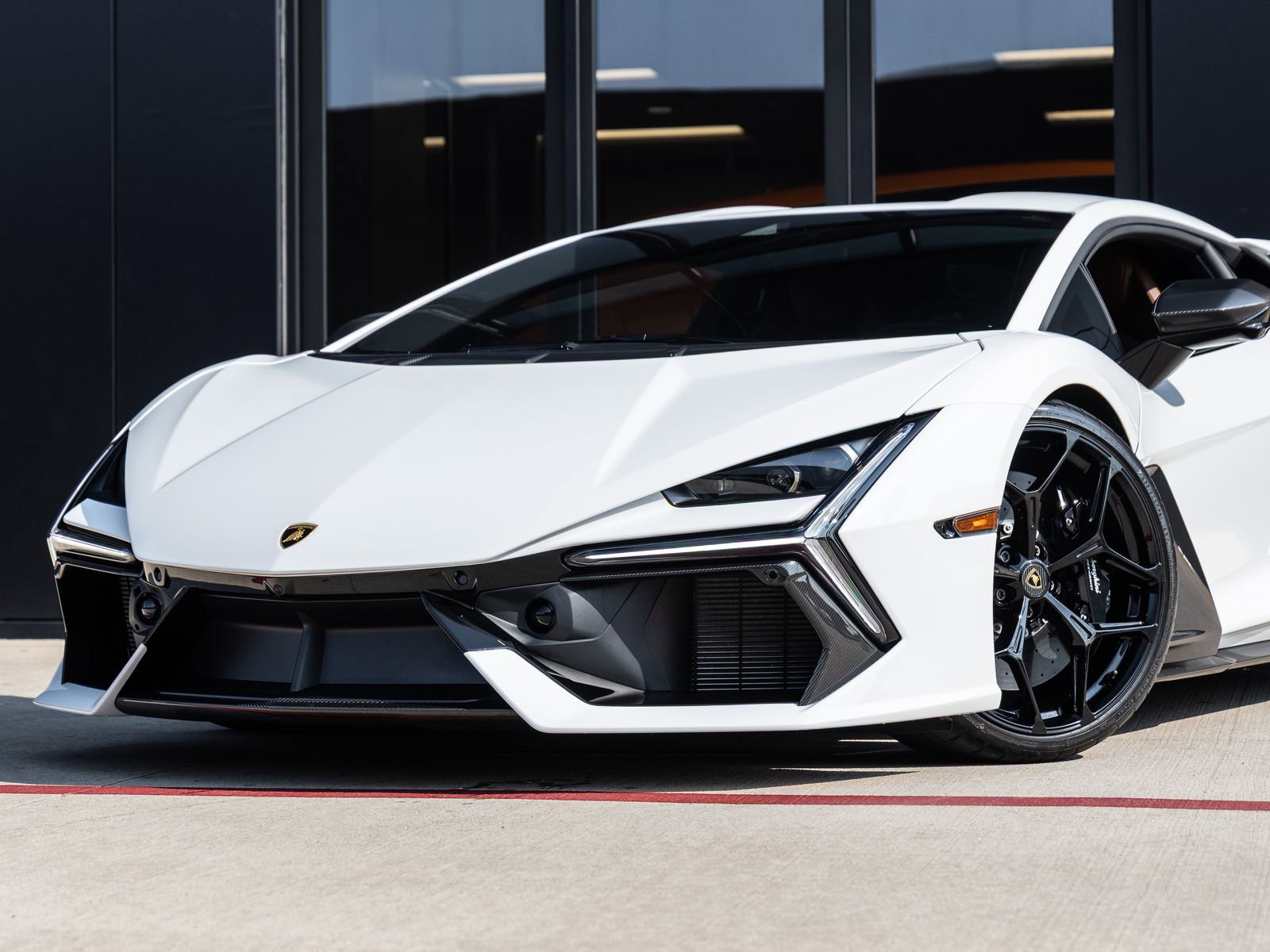 Used 2024 Lamborghini Revuelto AWD/4WD image 4