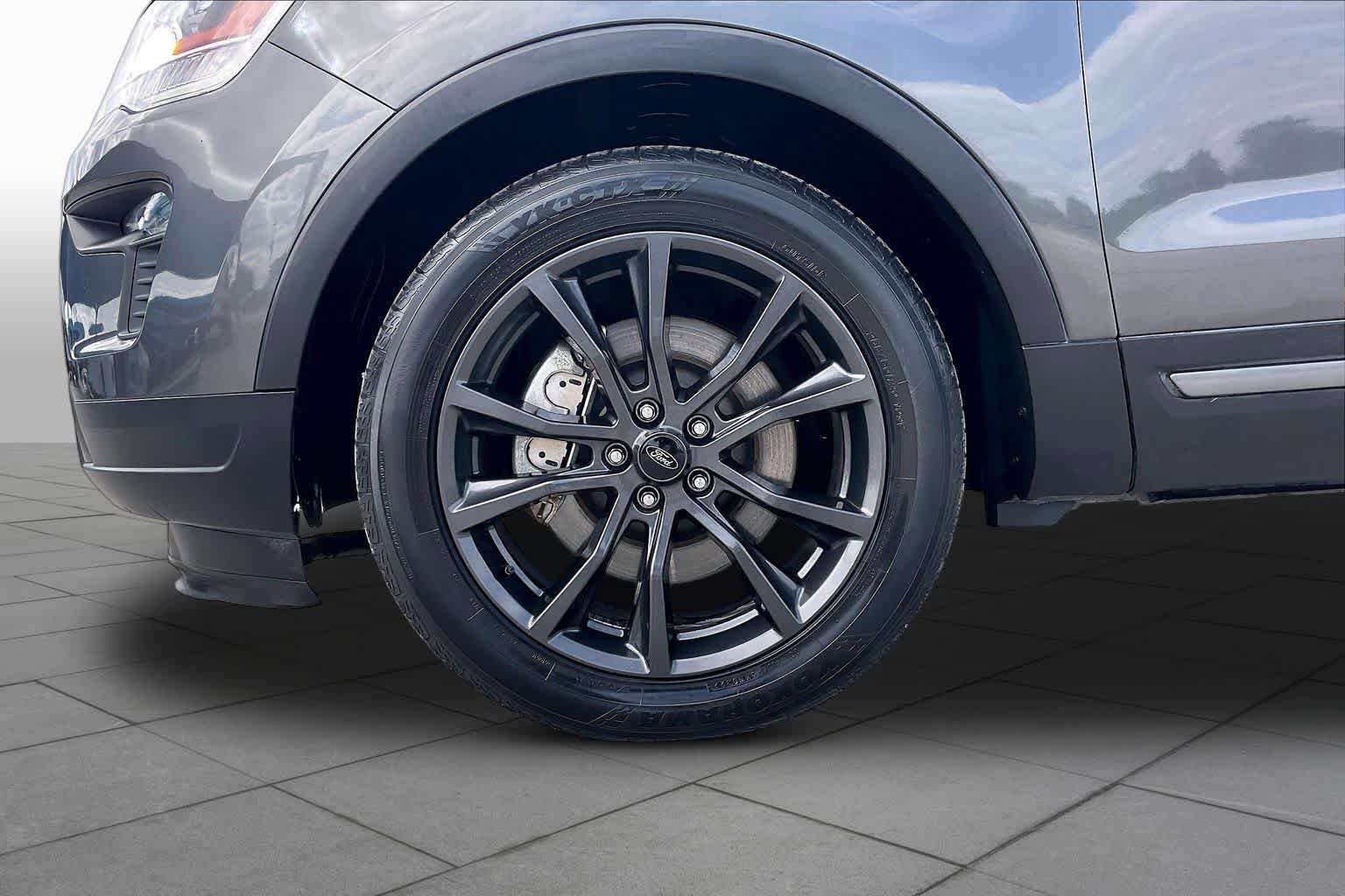 Used 2019 Ford Explorer XLT w/ Equipment Group 202A FWD image 11