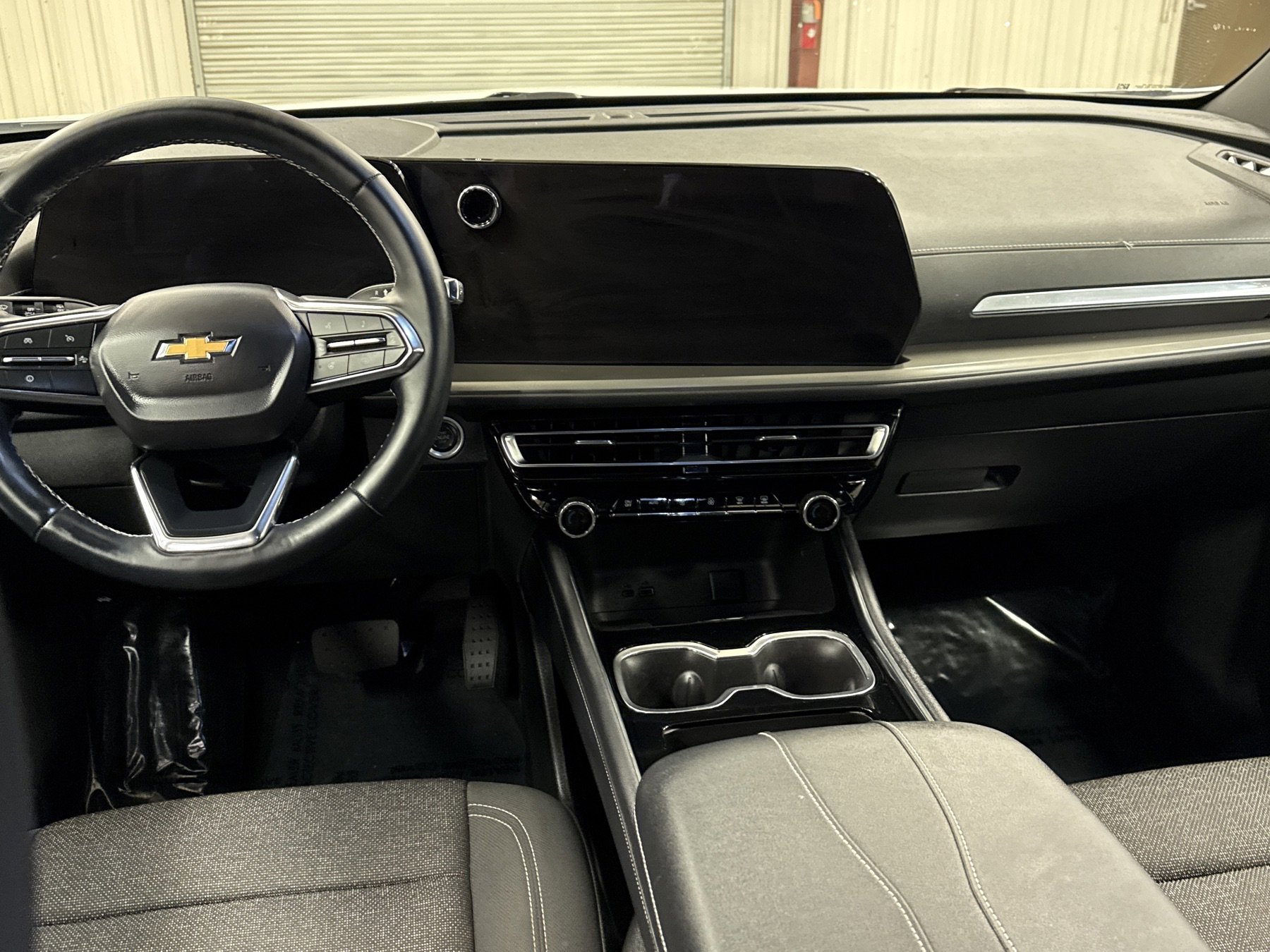 Used 2025 Chevrolet Traverse LT w/ LPO, Roadside Safety Package image 13