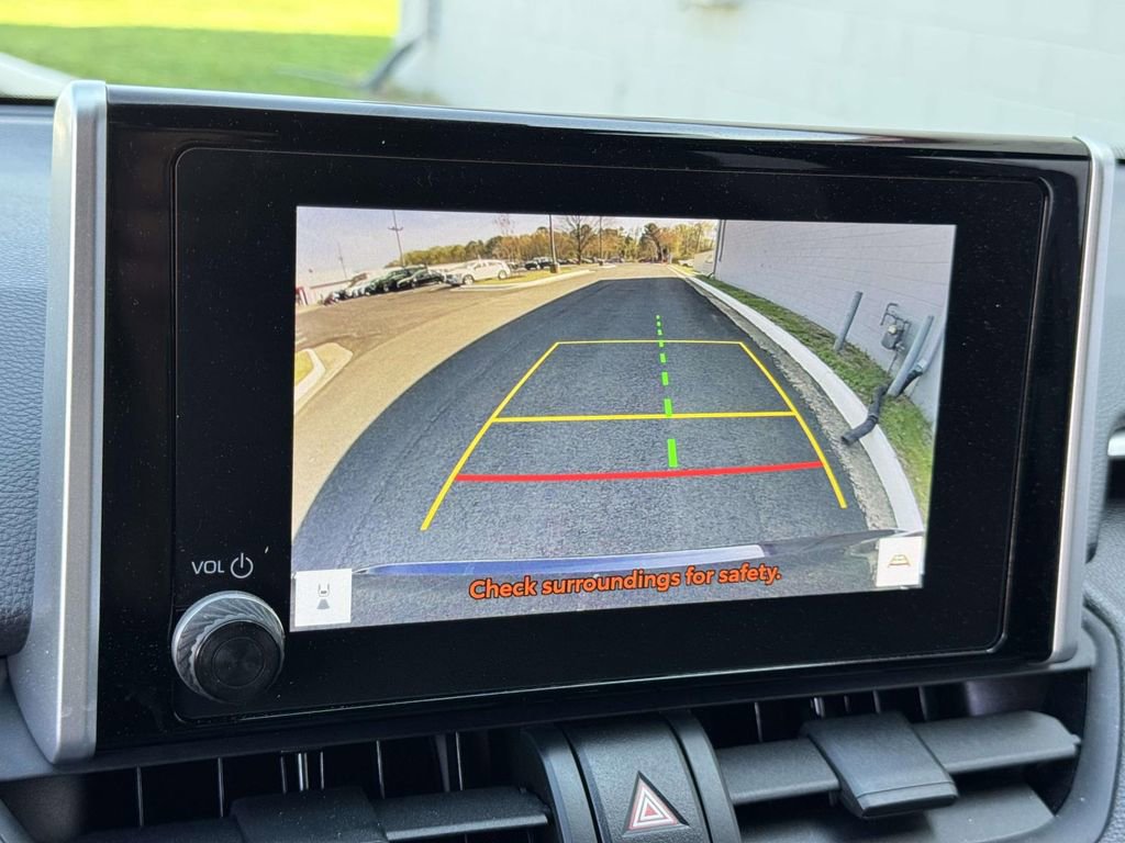 Used 2024 Toyota RAV4 SE w/ Weather & Moonroof Package image 4