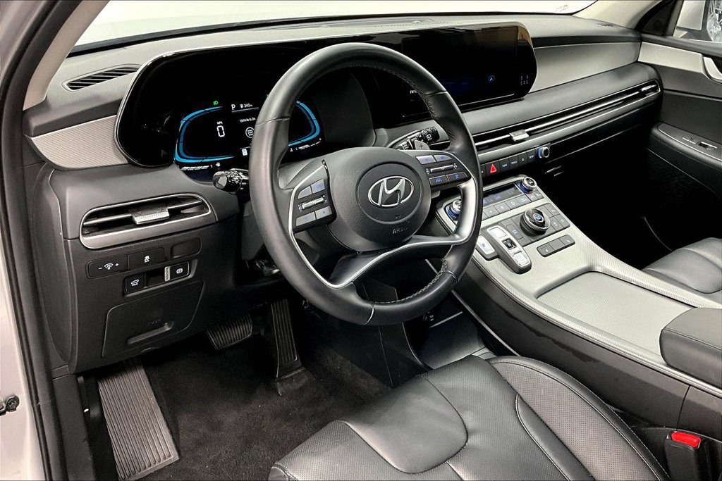 Used 2025 Hyundai Palisade SEL FWD image 16