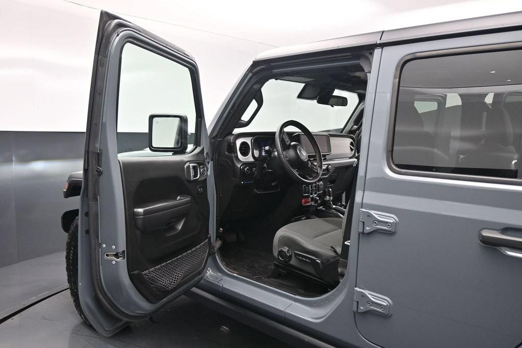 Used 2024 Jeep Wrangler Unlimited AWD/4WD image 9