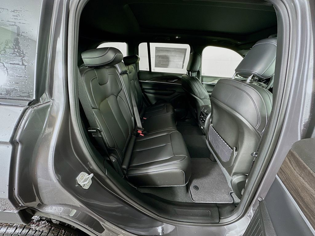 New 2025 Jeep Grand Cherokee Limited image 34