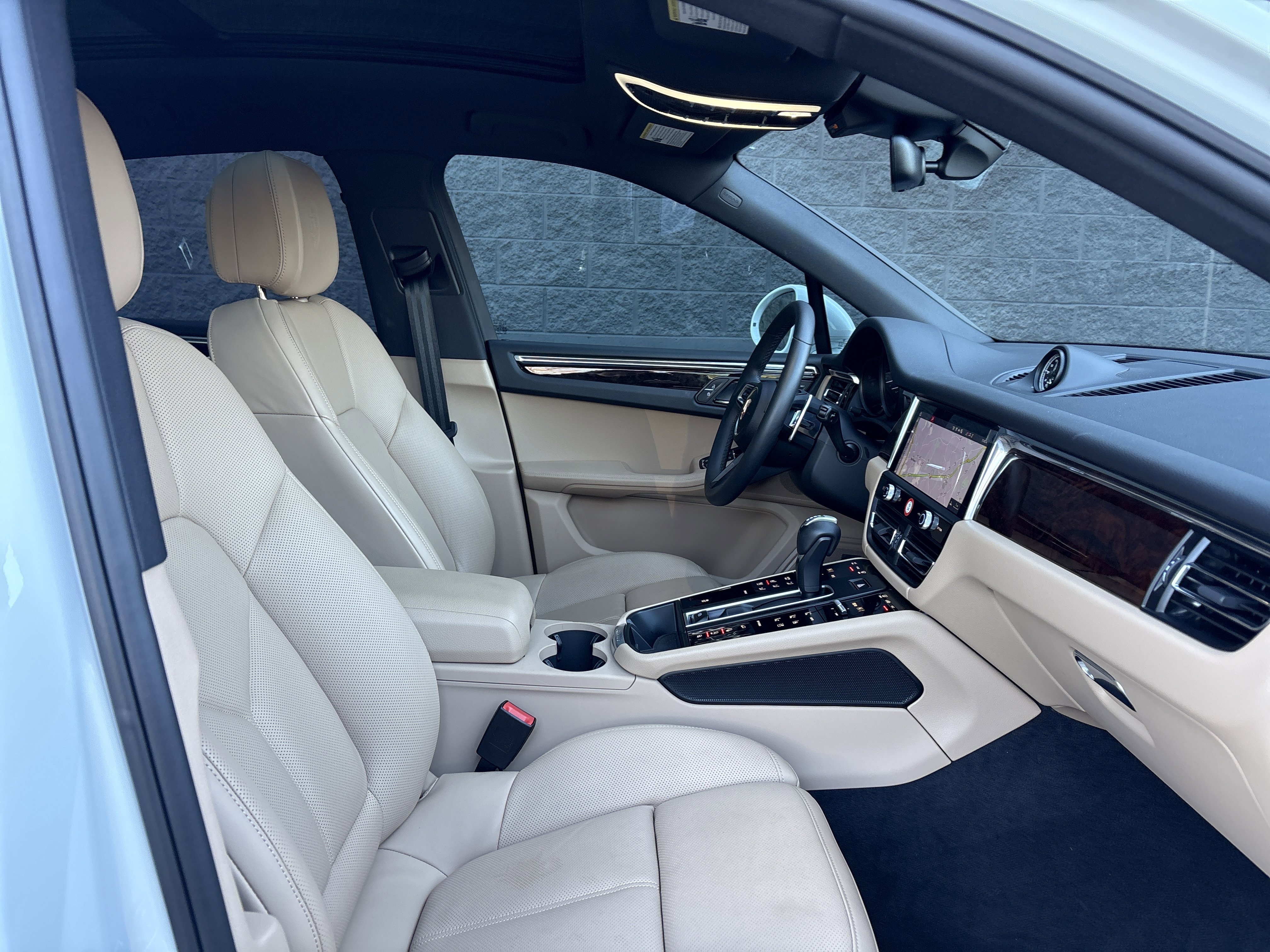 Certified 2025 Porsche Macan image 32