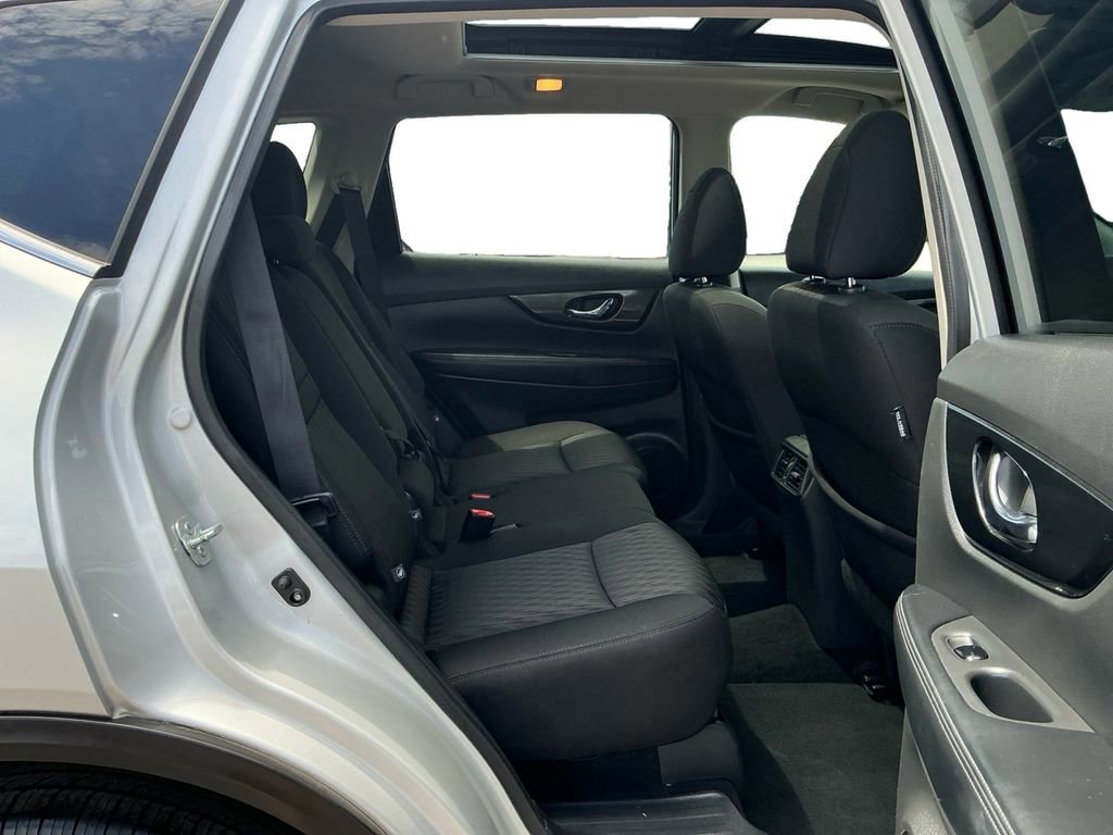 Used 2017 Nissan Rogue SV FWD image 23