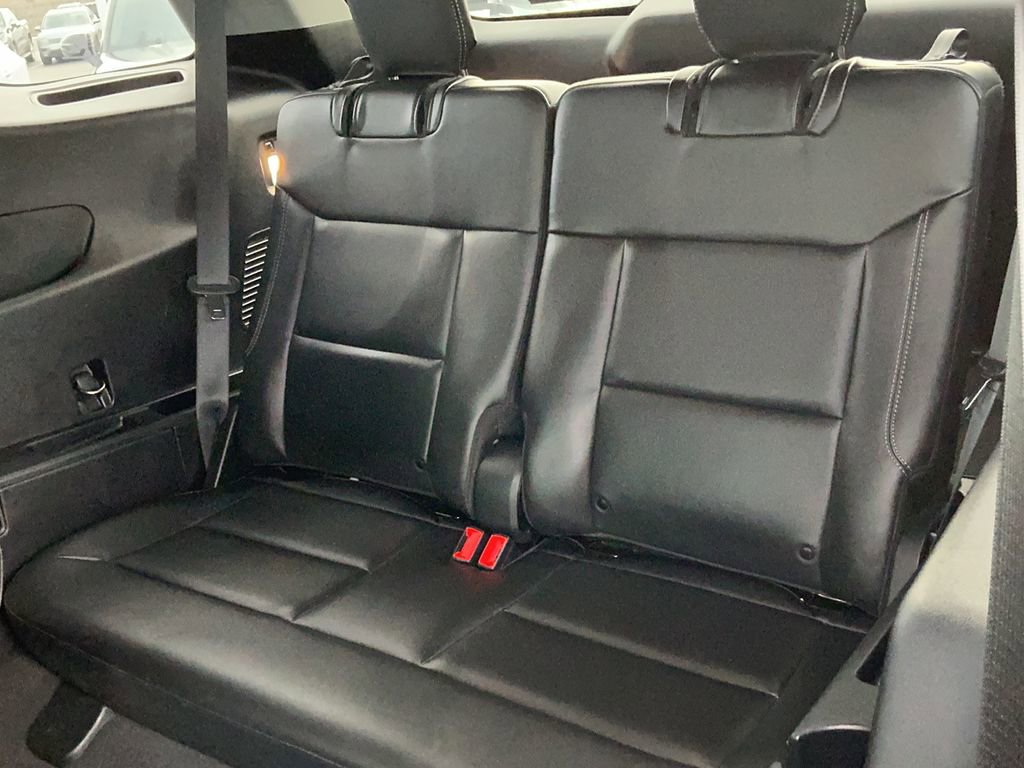 Used 2022 Ford Explorer XLT w/ Equipment Group 202A image 11