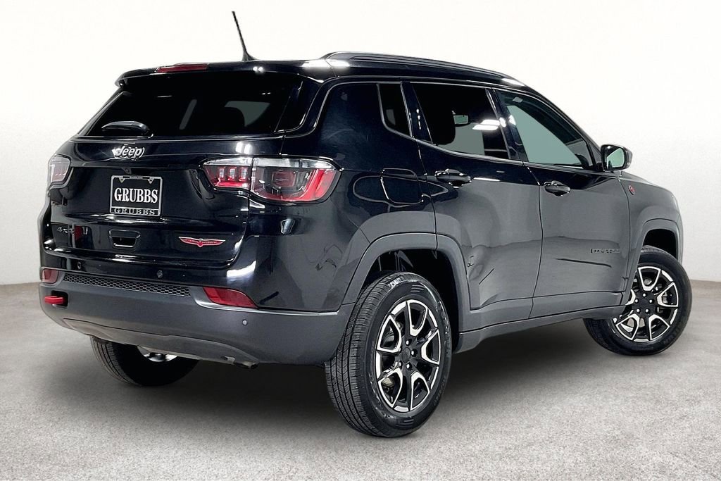 Used 2024 Jeep Compass Trailhawk AWD/4WD image 2