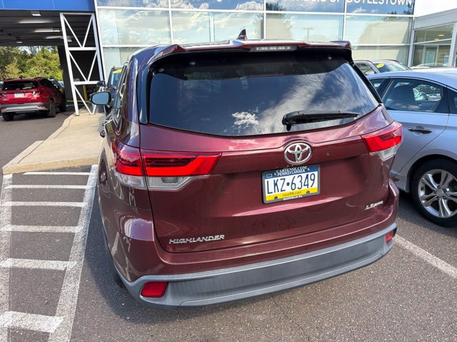 Used 2017 Toyota Highlander Plus AWD/4WD image 10