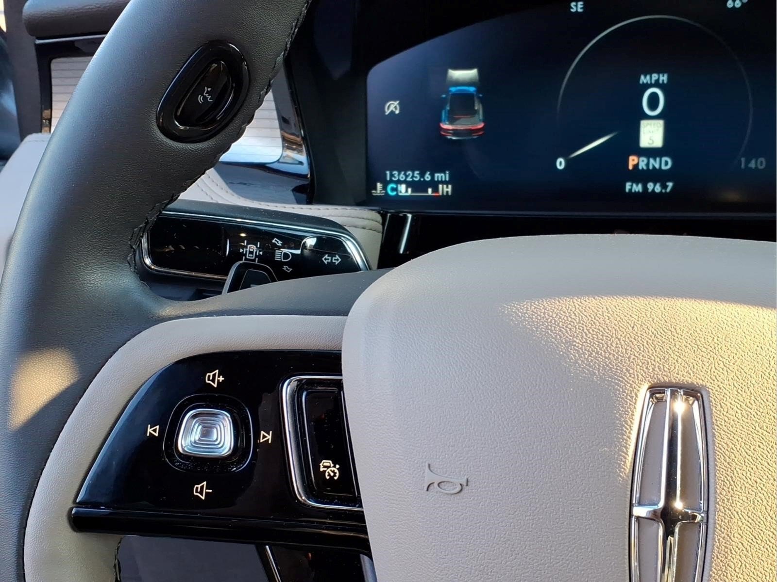 Used 2023 Lincoln Corsair AWD image 19