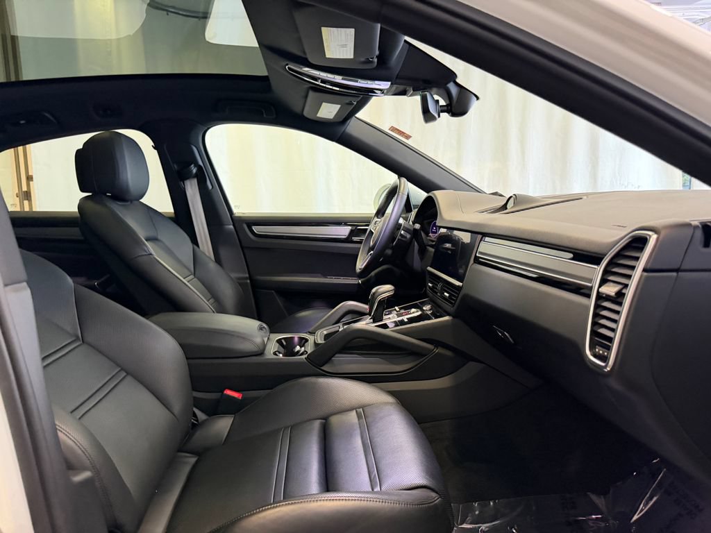 Certified 2022 Porsche Cayenne Platinum Edition AWD/4WD image 16
