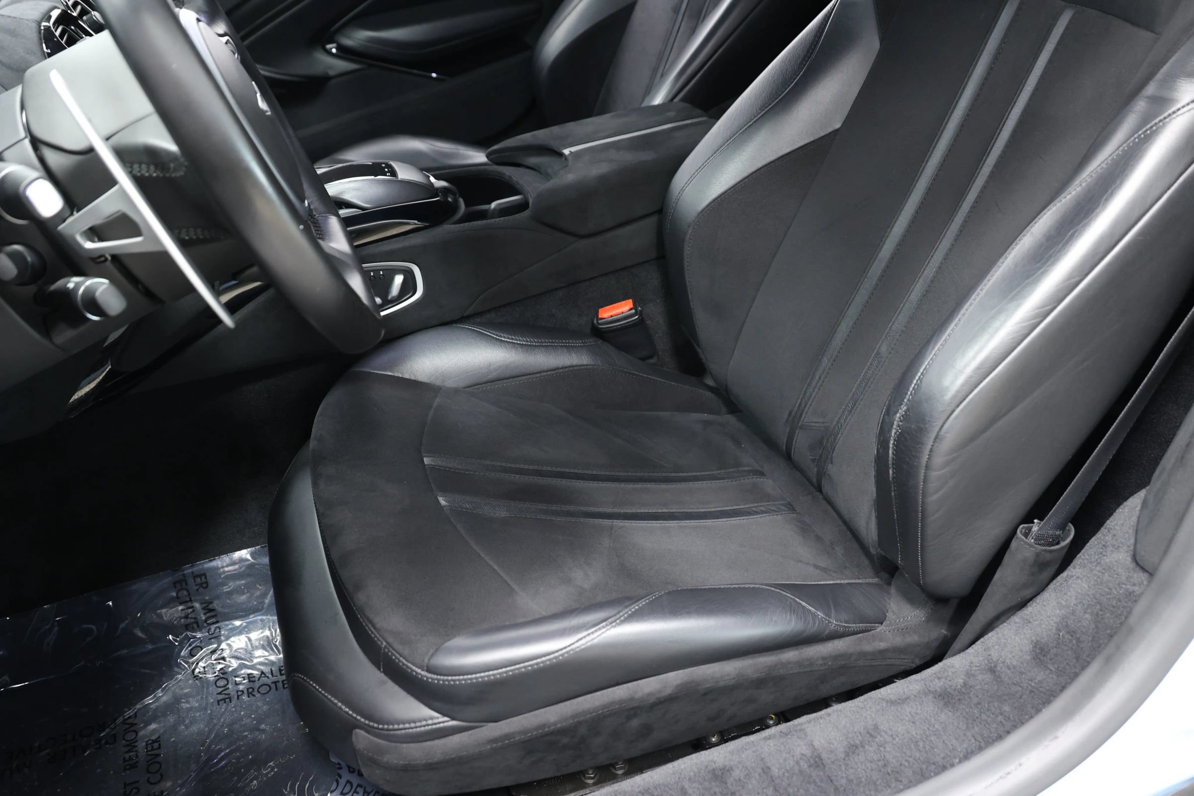 Used 2020 Aston Martin V8 Vantage Coupe RWD image 19
