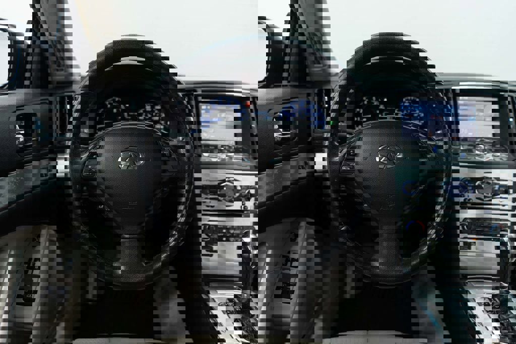 Used 2013 INFINITI G37 x w/ Premium Pkg image 16