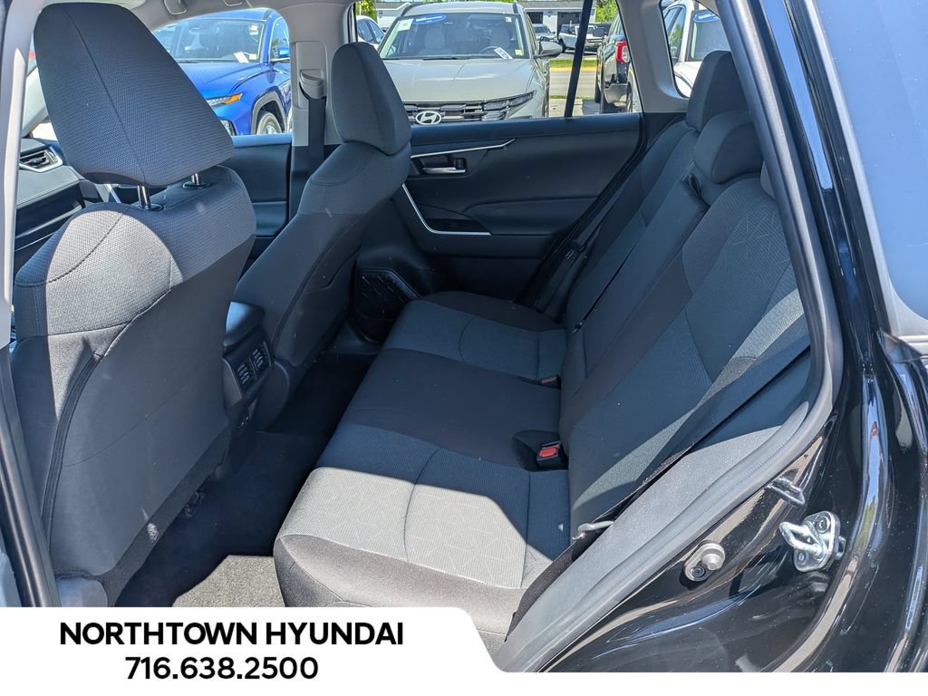 Used 2025 Toyota RAV4 XLE AWD/4WD image 12