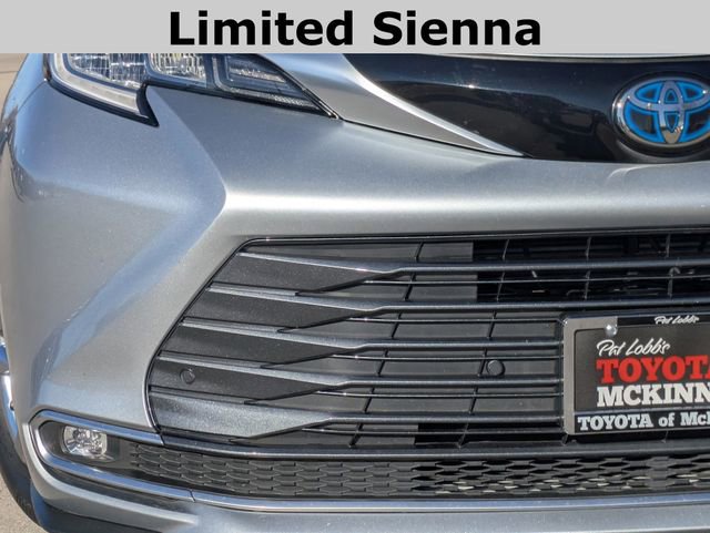Used 2023 Toyota Sienna Limited image 3