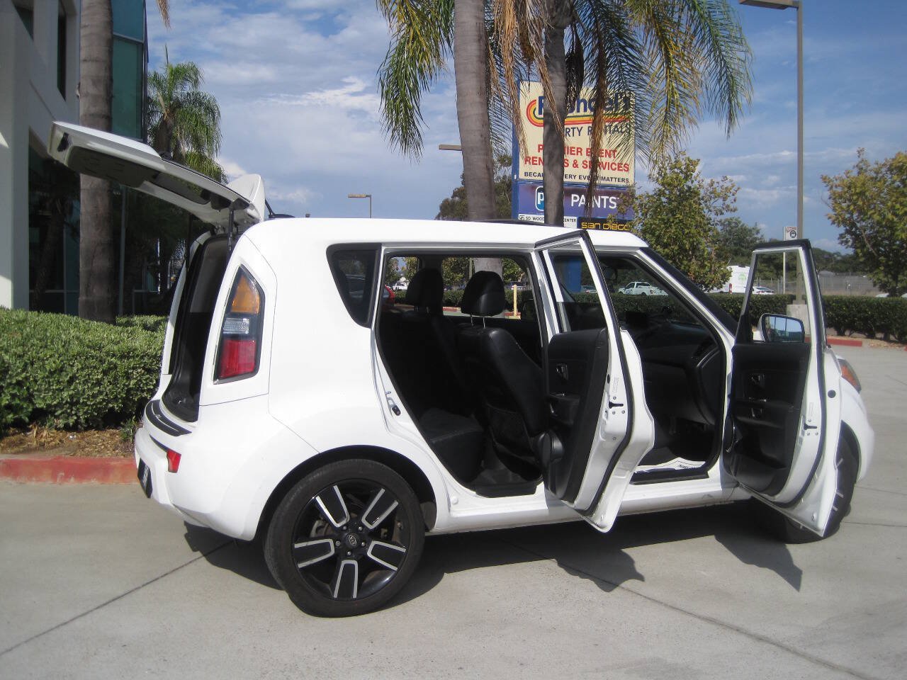 Used 2011 Kia Soul + FWD image 4