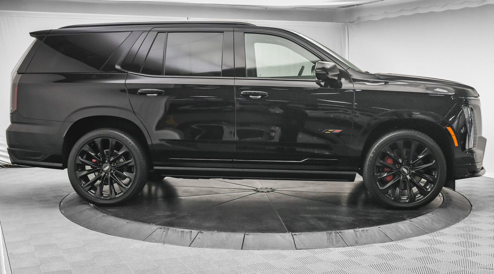 Used 2025 Cadillac Escalade V w/ LPO, ONYX Package image 14