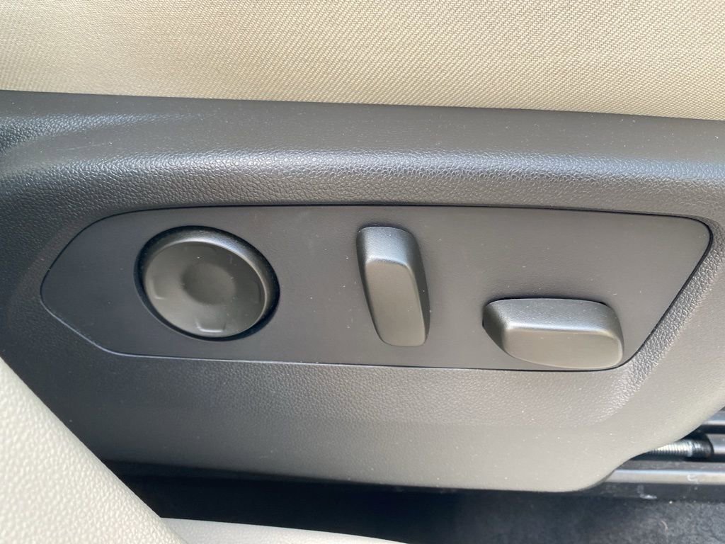 Used 2021 Buick Envision Essence w/ Technology Package I AWD/4WD image 14