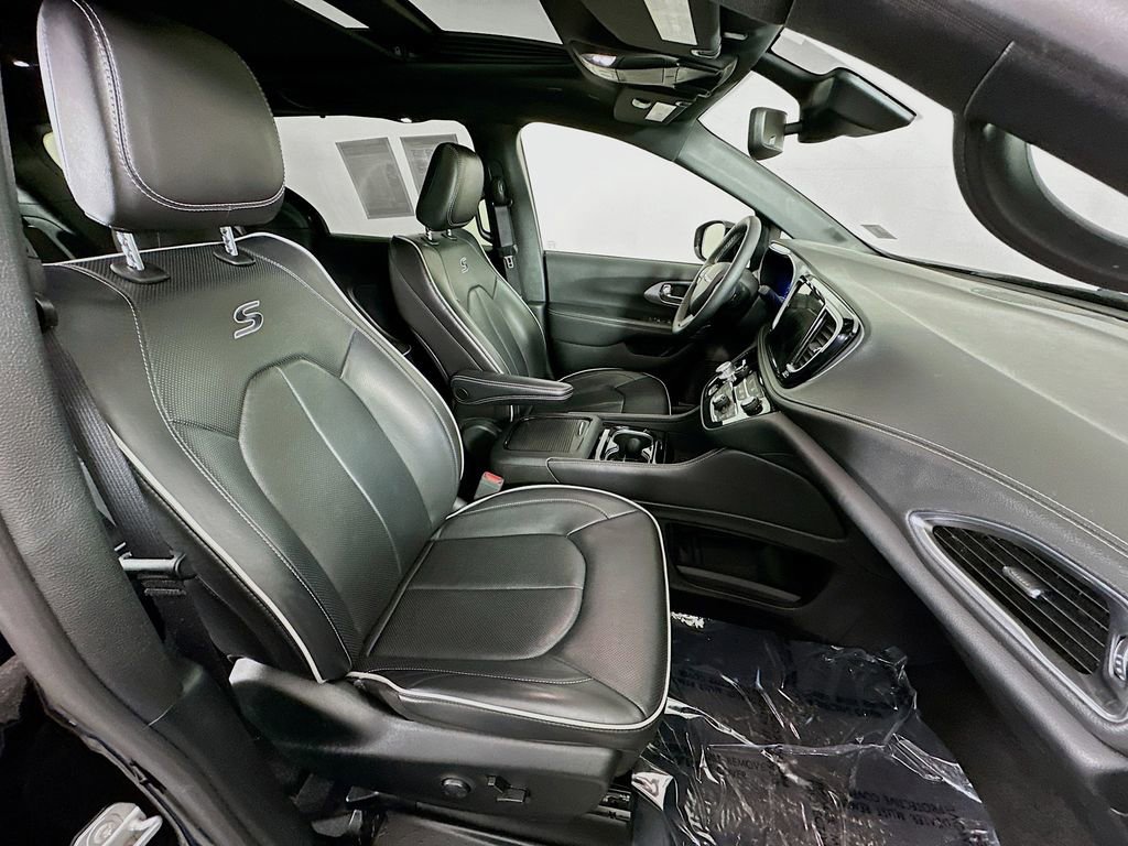 Used 2025 Chrysler Pacifica Limited FWD image 38