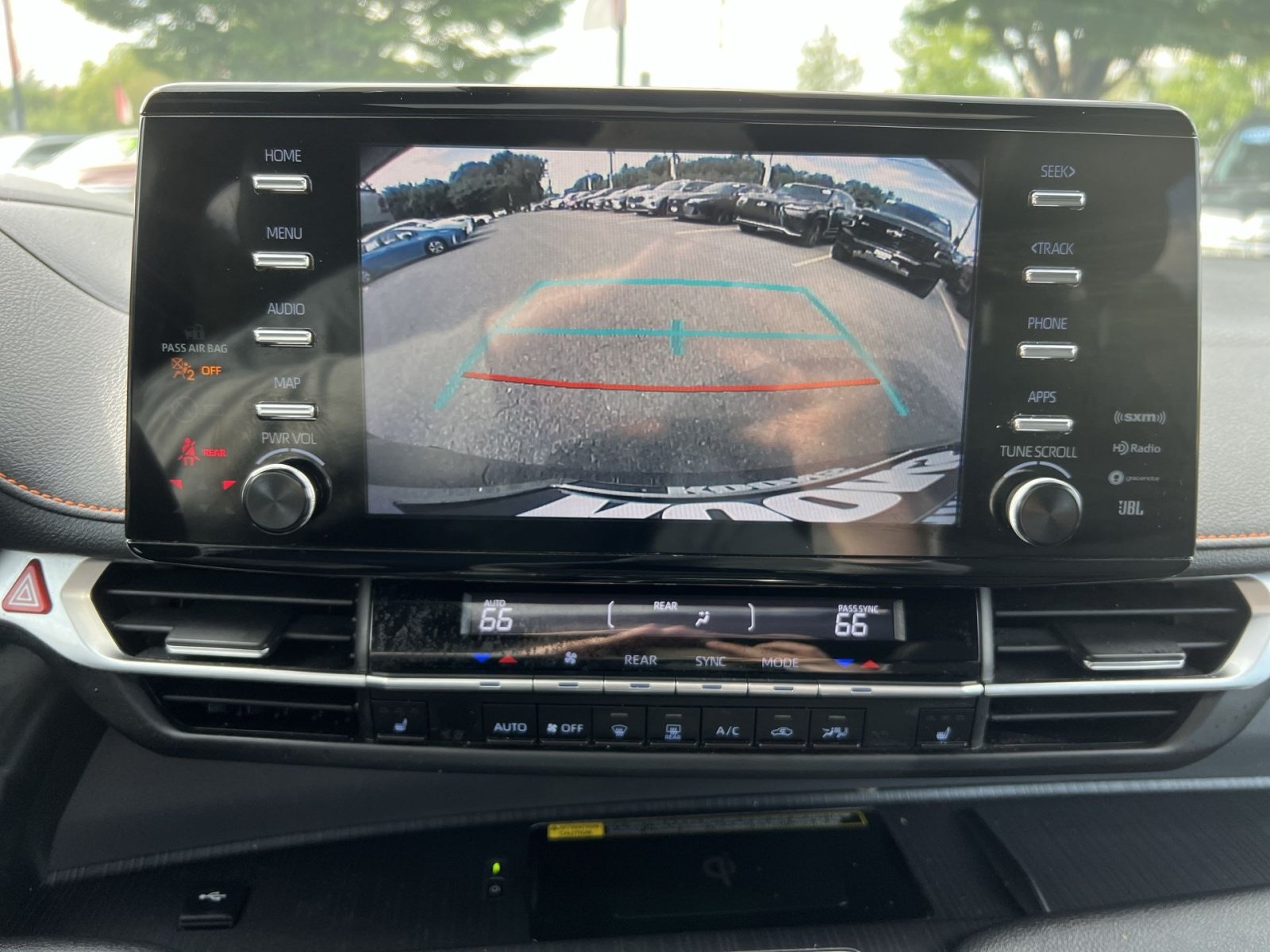 Used 2023 Toyota Sienna XSE w/ XSE Plus Package AWD/4WD image 19