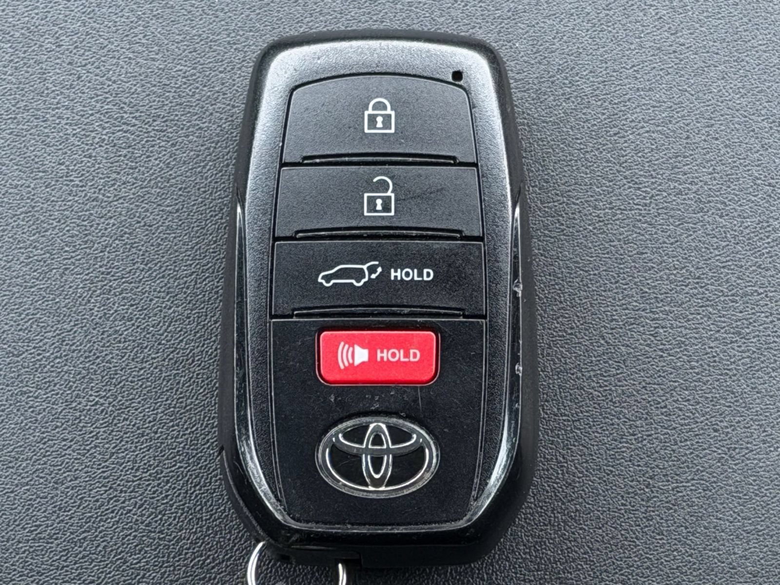 Used 2025 Toyota Highlander LE FWD image 21