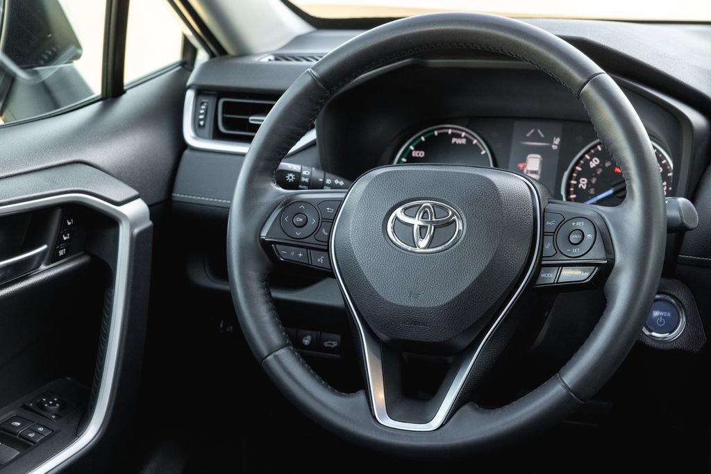 Used 2022 Toyota RAV4 XLE Premium AWD/4WD image 28