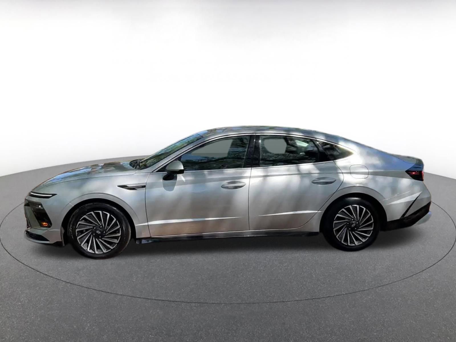 Used 2025 Hyundai Sonata SEL FWD image 9