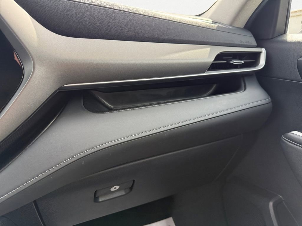 Used 2024 Toyota Highlander LE image 25