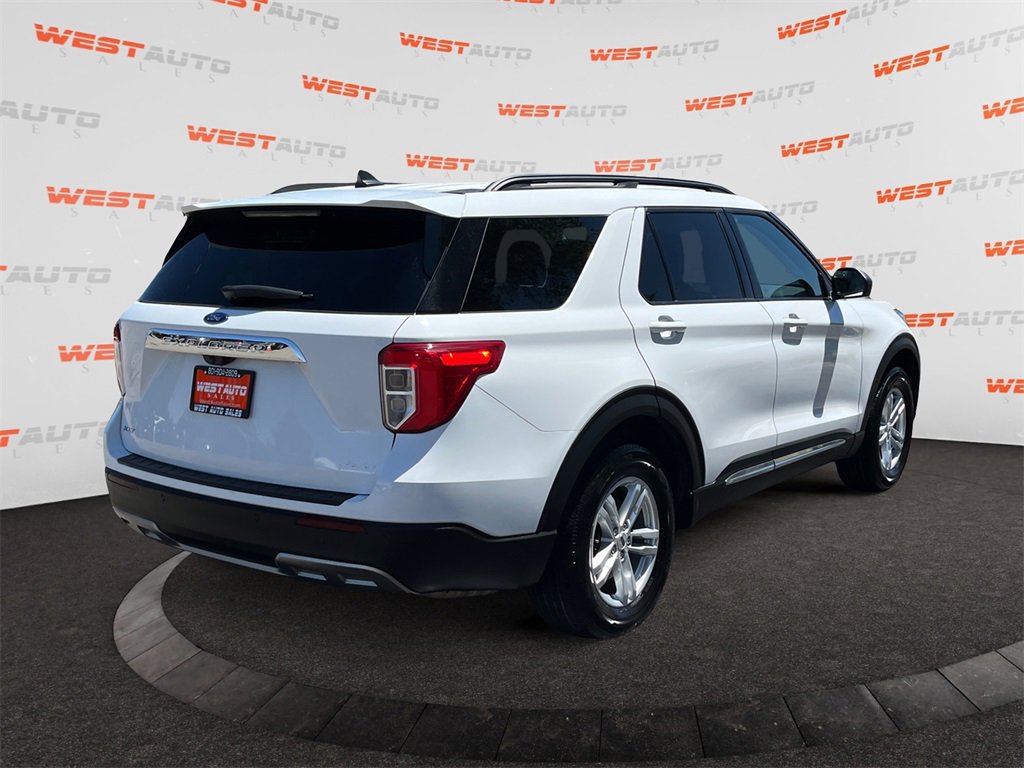 Used 2023 Ford Explorer XLT w/ Equipment Group 202A image 5