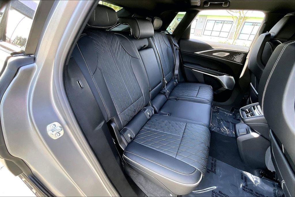 New 2026 Cadillac Lyriq V w/ LPO, Floor Liner Package AWD/4WD image 31