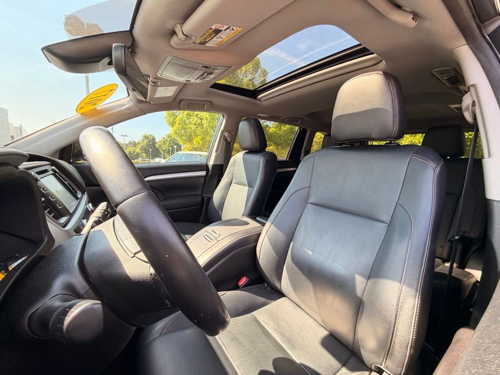 Used 2017 Toyota Highlander XLE FWD image 25
