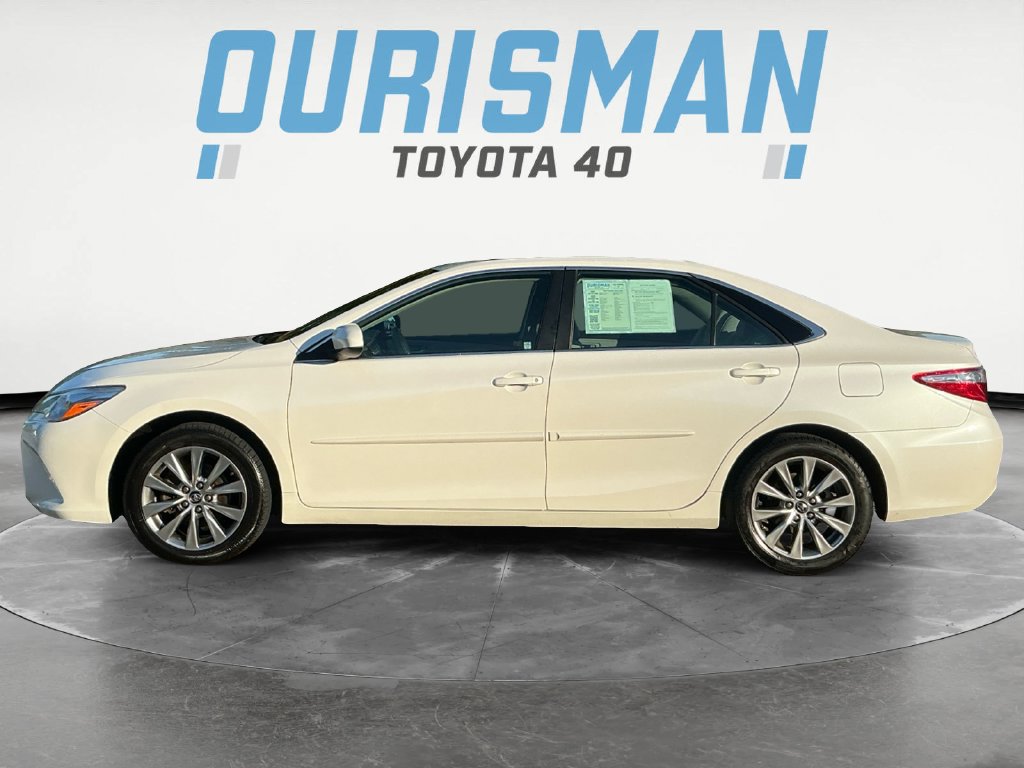 Used 2017 Toyota Camry XLE w/ Moonroof Package FWD image 4