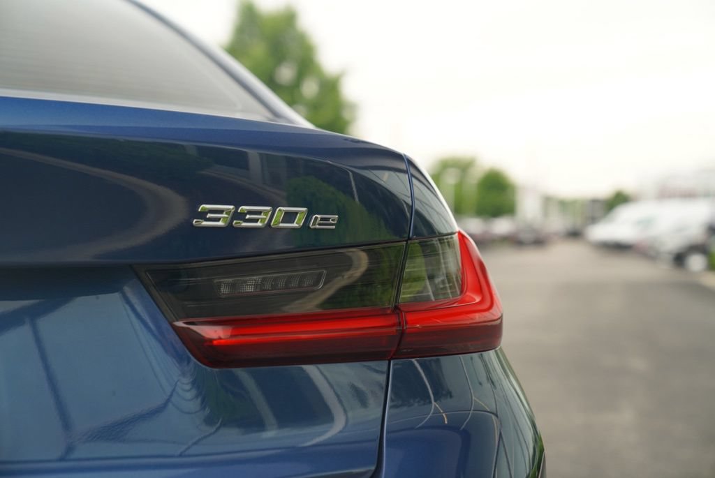 Used 2021 BMW 330e xDrive AWD/4WD image 10